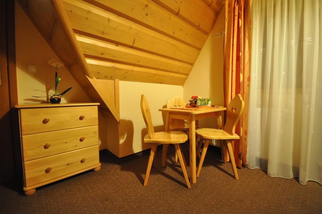 Willa Marysienka Bed & Breakfast Zakopane Rom bilde